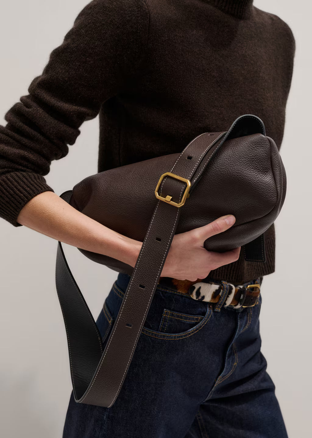 Wide Strap Cylinder Crossbody Bag